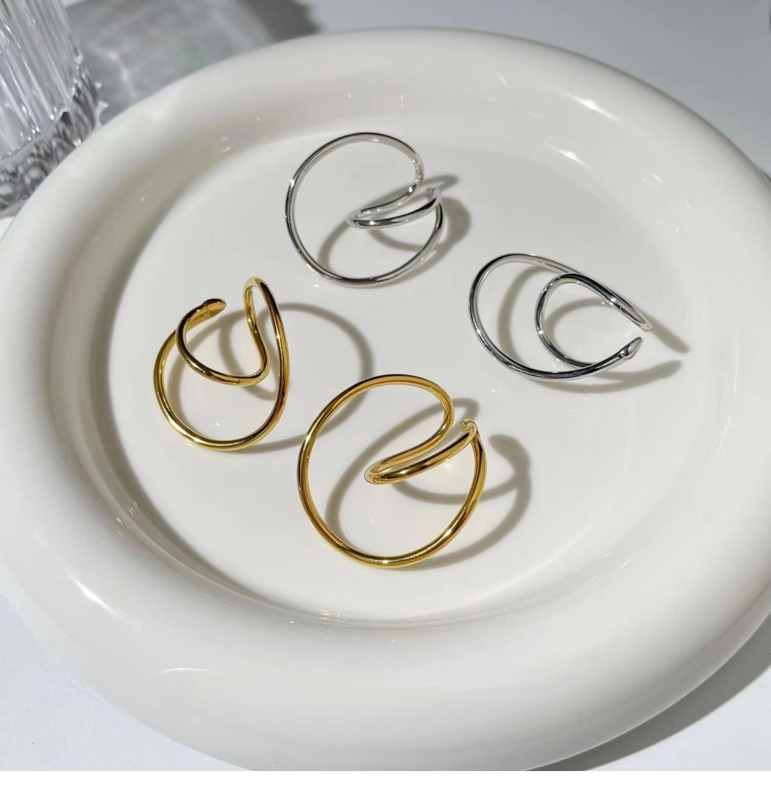 Creative design European and American style brass gold-plated ear clips without piercing Möbius loop earrings for couples