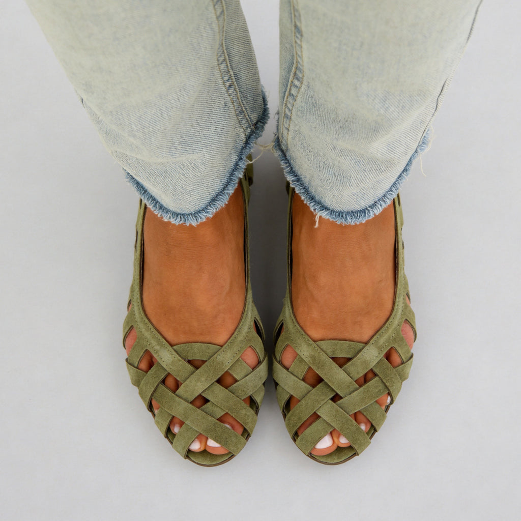 Flat bottomed hollow hole shoes anti slip beach sandals for women
