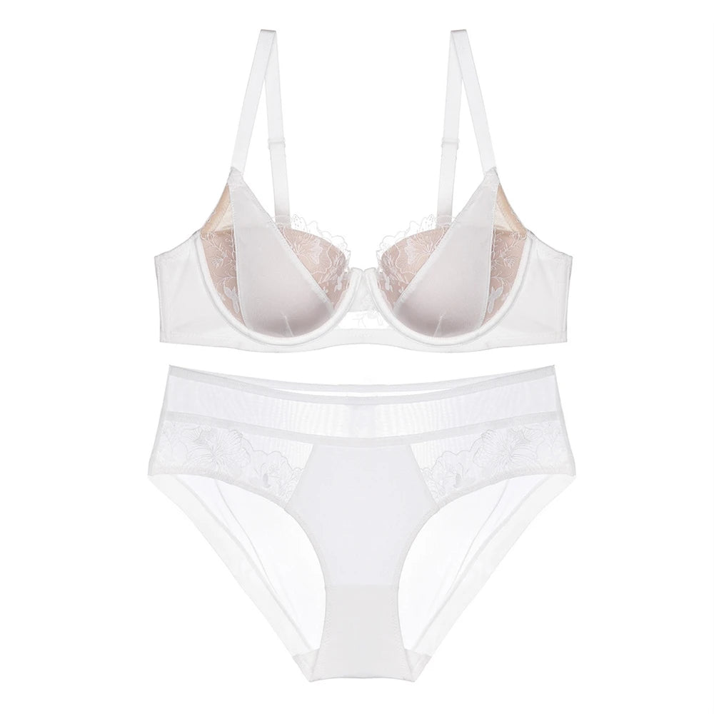 French sexy lace lingerie, thin color contrast embroidery, large-sized, large chest, small look, tapering breasts, bra cover