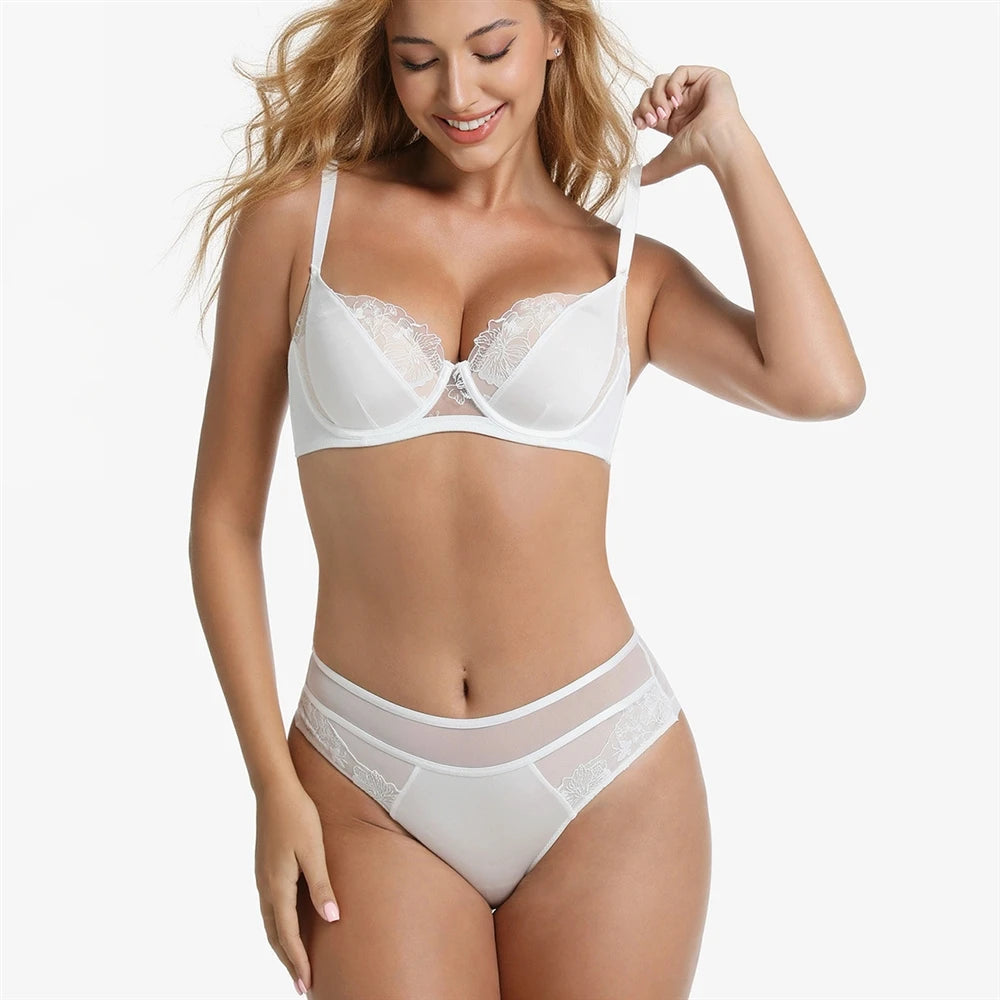 French sexy lace lingerie, thin color contrast embroidery, large-sized, large chest, small look, tapering breasts, bra cover