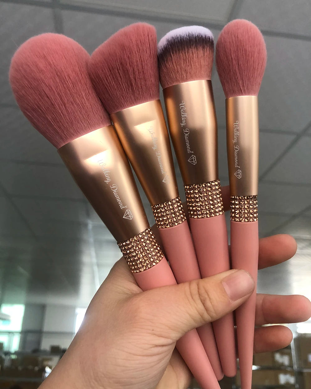 LOYBJ 10pcs Diamond Makeup Brushes Set Cosmetics Blending Tool Powder Foundation Blush Highlight Eyeshadow Eyebrow Eyelash Brush