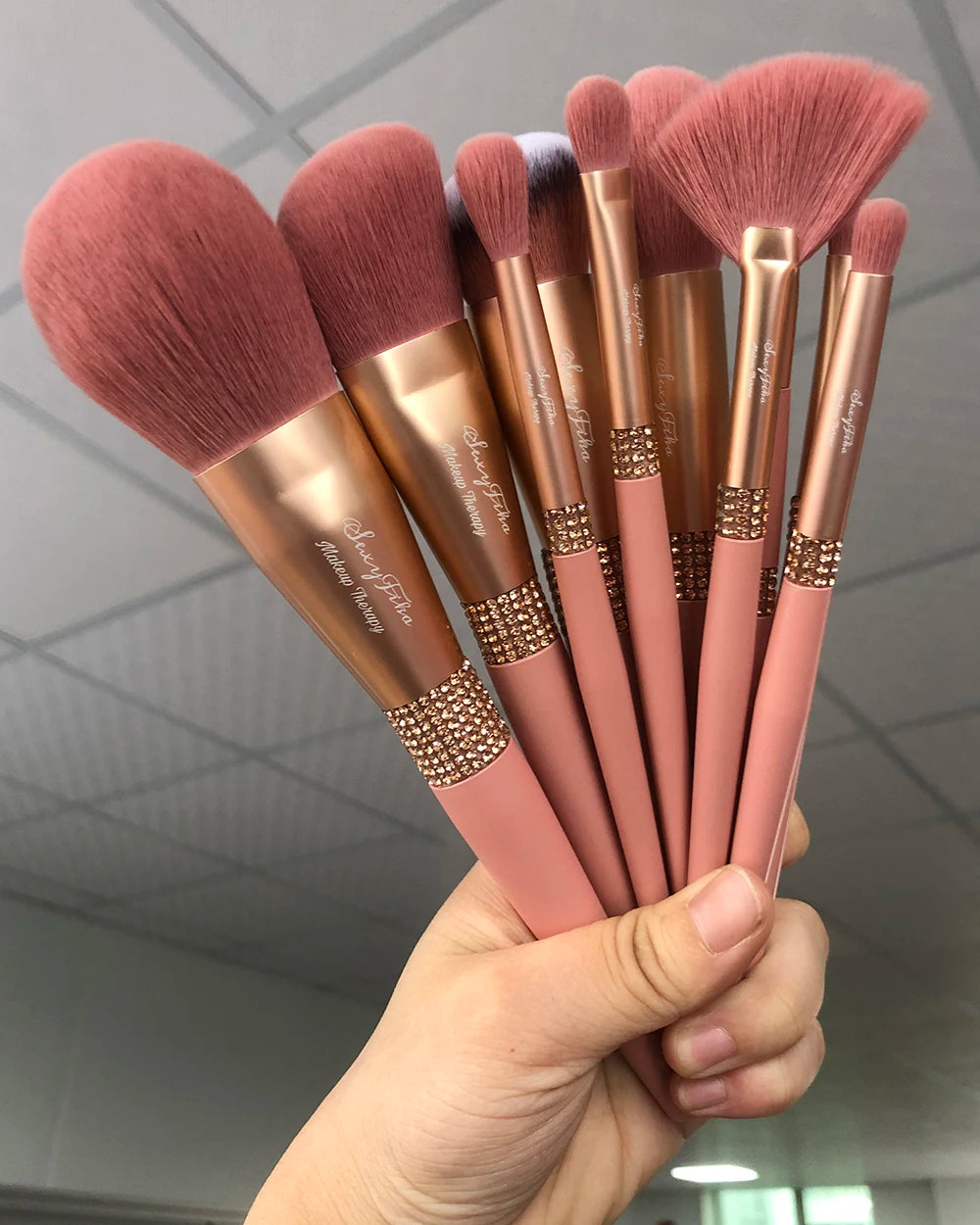 LOYBJ 10pcs Diamond Makeup Brushes Set Cosmetics Blending Tool Powder Foundation Blush Highlight Eyeshadow Eyebrow Eyelash Brush