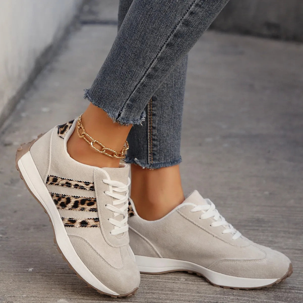 Leopard Print Sneakers Women Retro Runner Casual Shoes Lace up Lightweight Animal Ladies Trainers Stylish Jogging