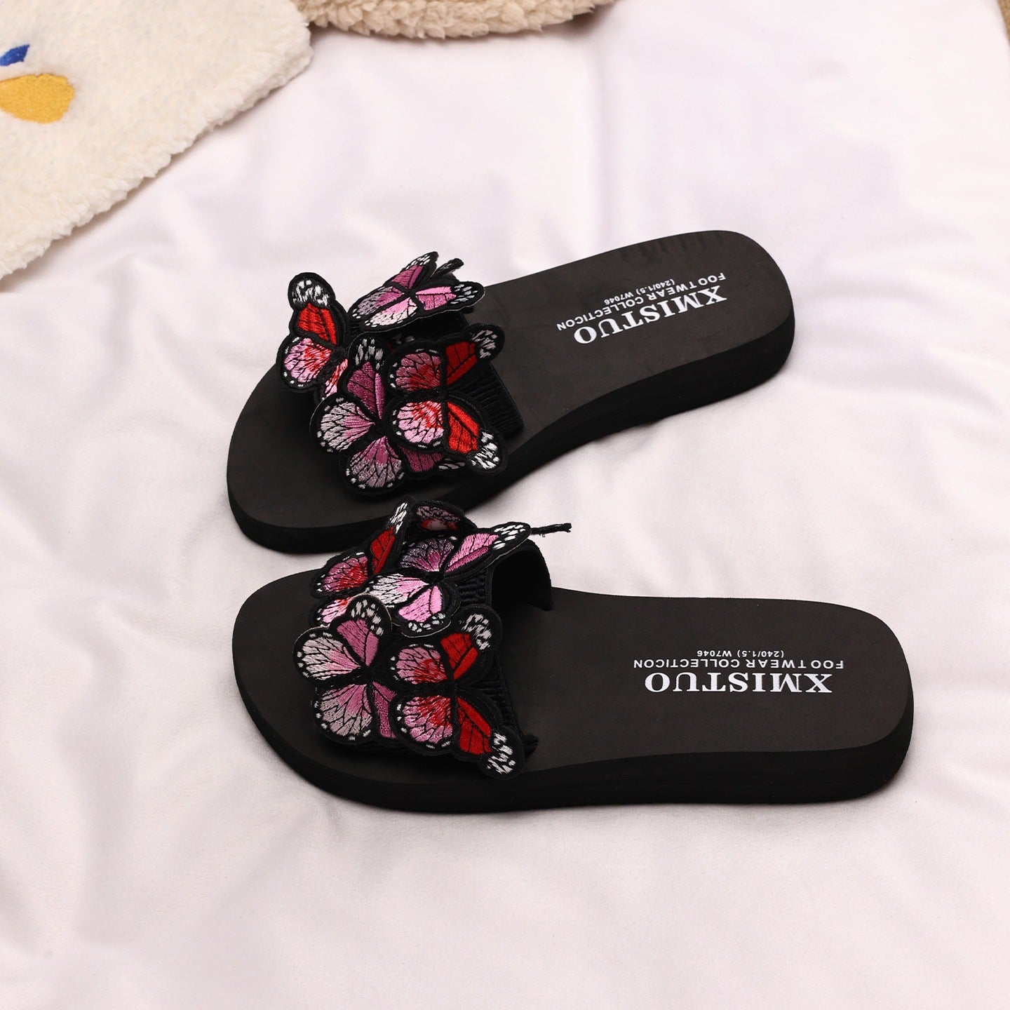 Thick-Soled Wedge-Heeled Sandals for Women, Summer Flip-Flops, Fashionable Holiday Slippers, Seaside Embroidered Butterfly Beach Shoes