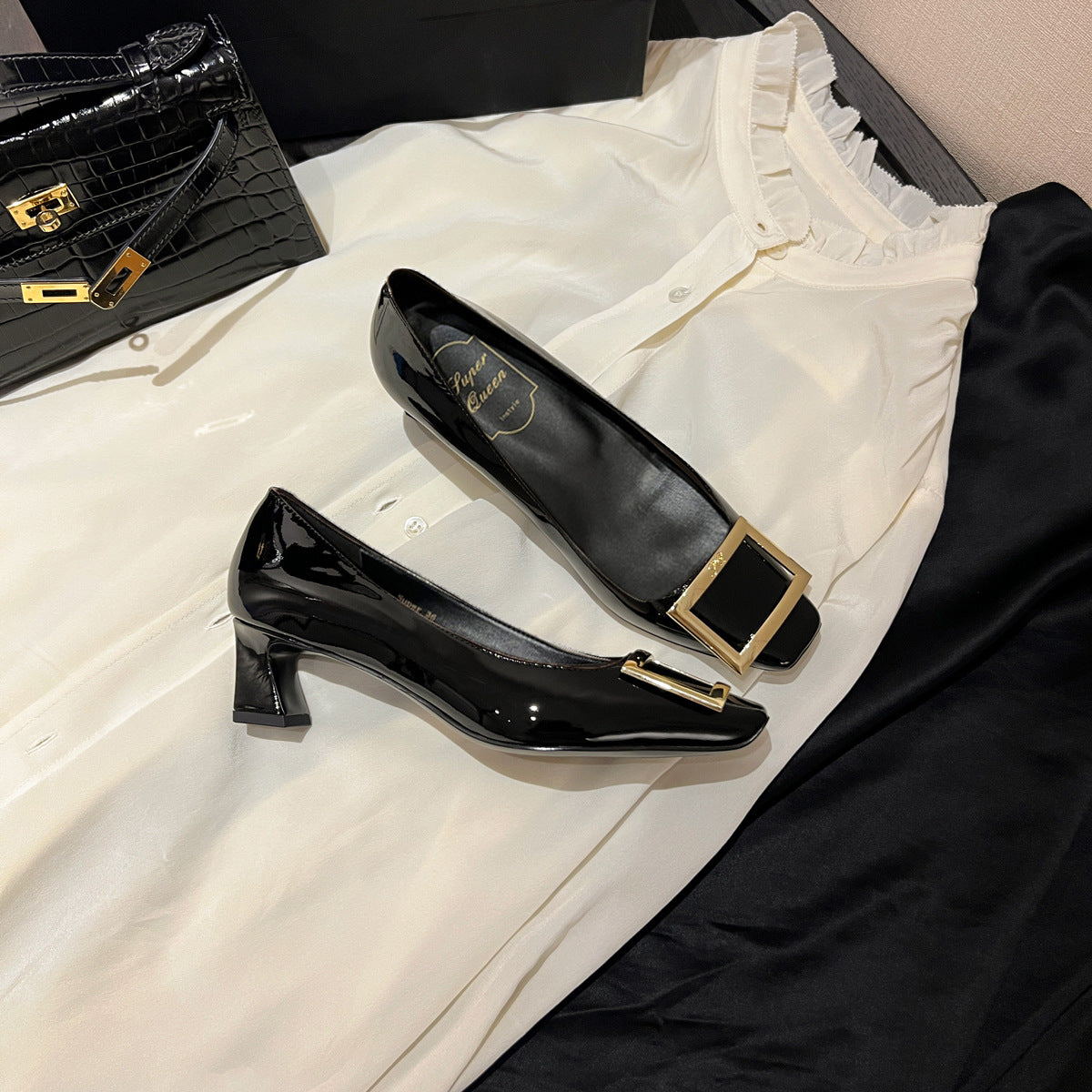 Letter Metal Square Buckle Shallow Mouth Women's Shoes Medium Heel Square Toe Shoes Classic Horseshoe Heel Patent Leather Professional Work Shoes for Women