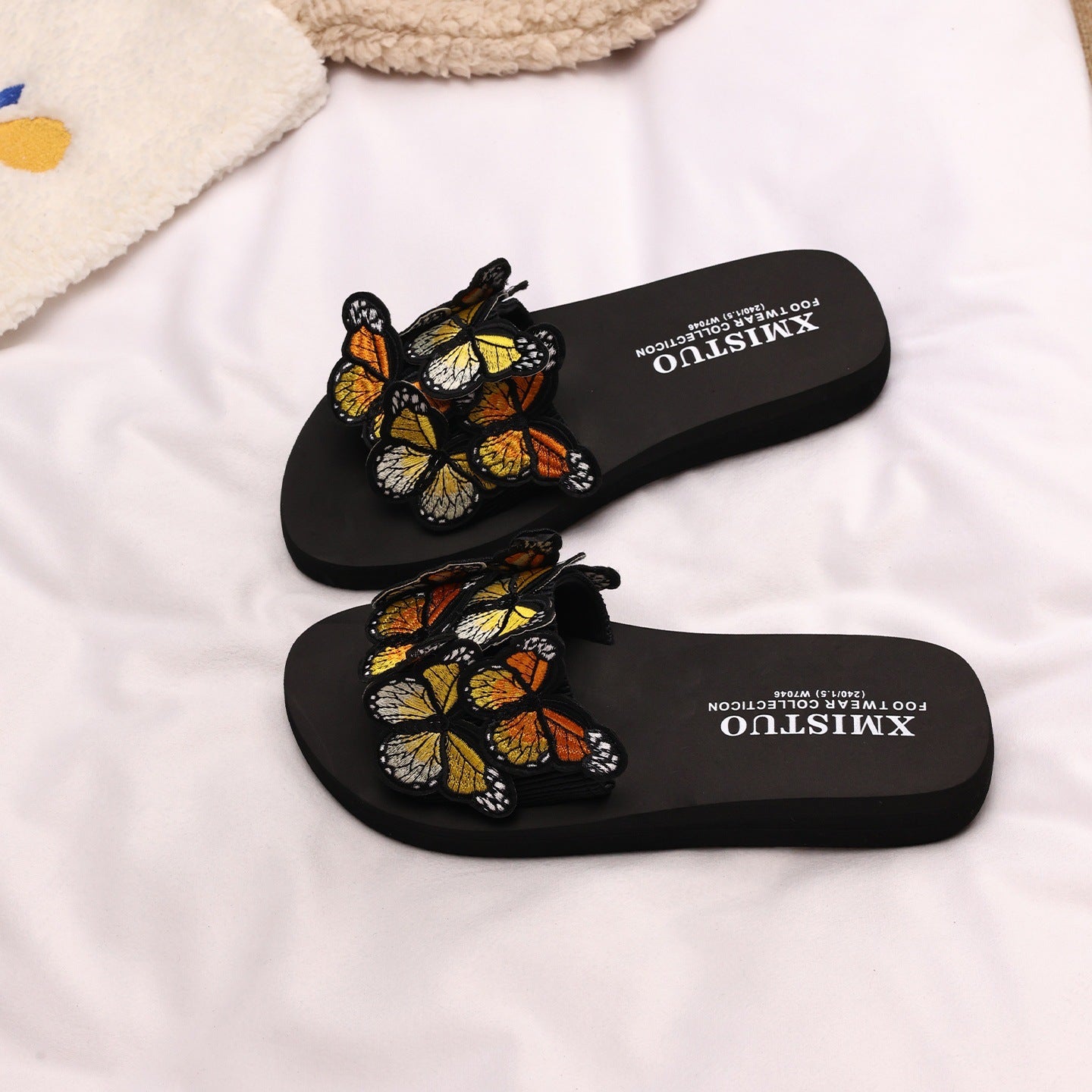Thick-Soled Wedge-Heeled Sandals for Women, Summer Flip-Flops, Fashionable Holiday Slippers, Seaside Embroidered Butterfly Beach Shoes