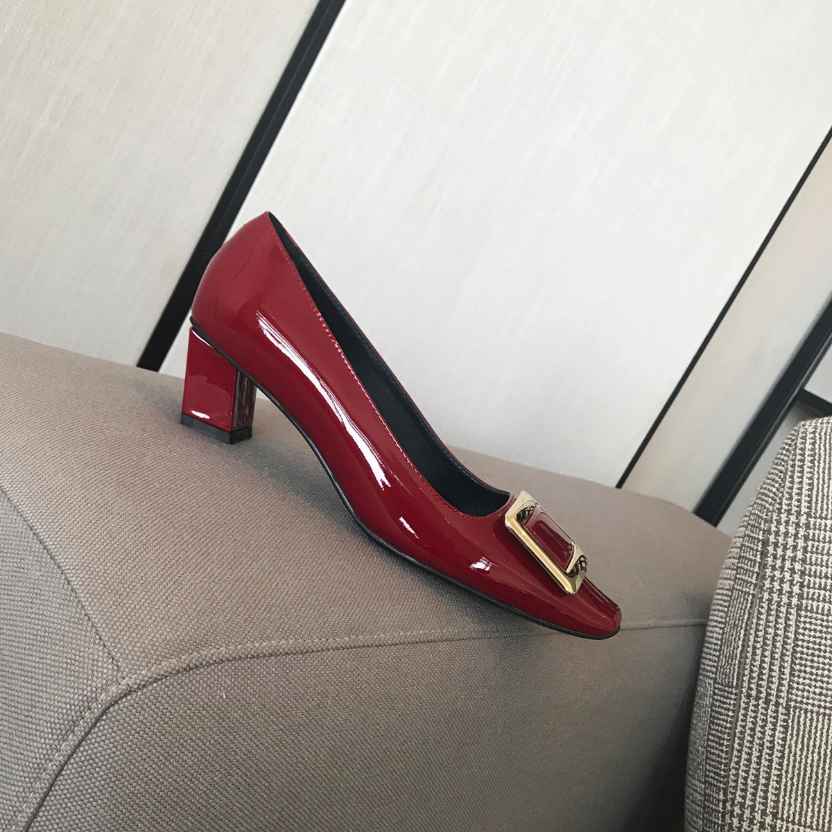 Letter Metal Square Buckle Shallow Mouth Women's Shoes Medium Heel Square Toe Shoes Classic Horseshoe Heel Patent Leather Professional Work Shoes for Women