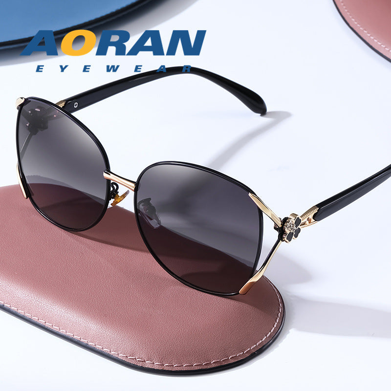New trendy fashion UV-protection sunglasses for women, natural look,