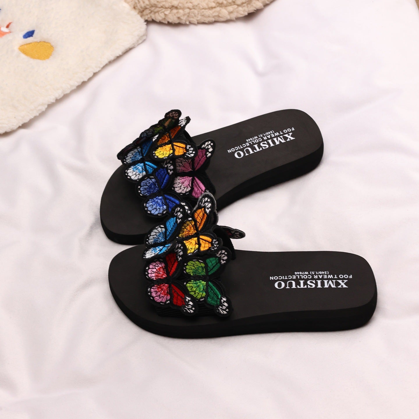 Thick-Soled Wedge-Heeled Sandals for Women, Summer Flip-Flops, Fashionable Holiday Slippers, Seaside Embroidered Butterfly Beach Shoes