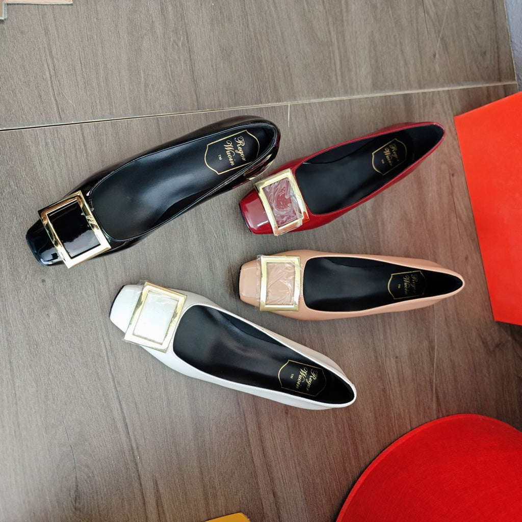 Letter Metal Square Buckle Shallow Mouth Women's Shoes Medium Heel Square Toe Shoes Classic Horseshoe Heel Patent Leather Professional Work Shoes for Women
