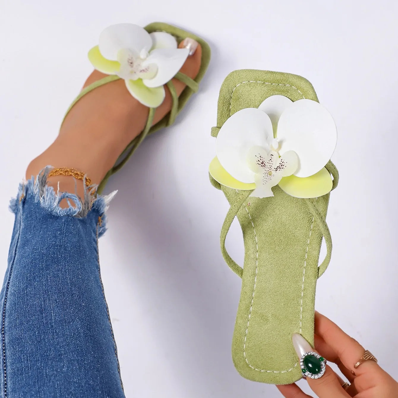 Square Open Toe Comfortable Lightweight Flower Embellishment Beach Style Fashionable Casual Slippers for Women New Summer 2026