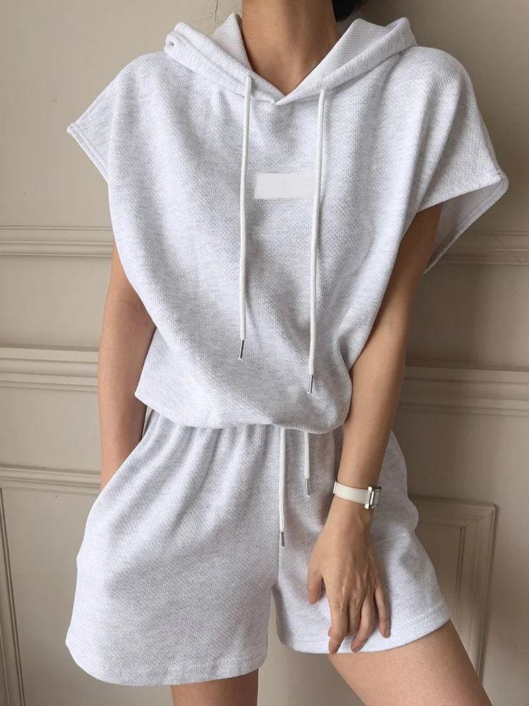 Women's Casual Sportswear Set with Hat Short Sleeve High Waist Wide Leg Shorts Fashionable Two-Piece Summer Outfit