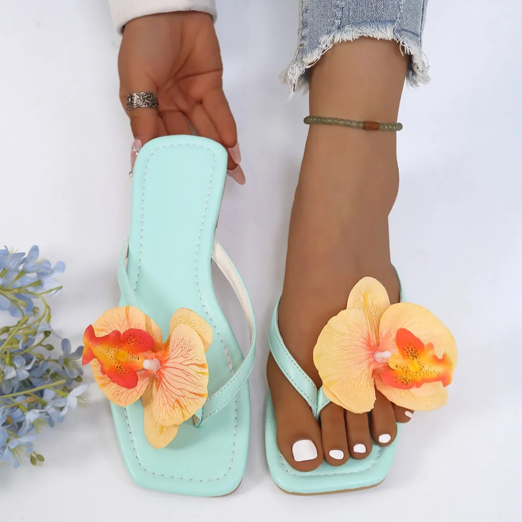Women Slippers 2026 New Clip Toe Flower Decor Shoes Women Comfort Beach Flip Flops Fashion Square Toe Flat Sandals Slides Women