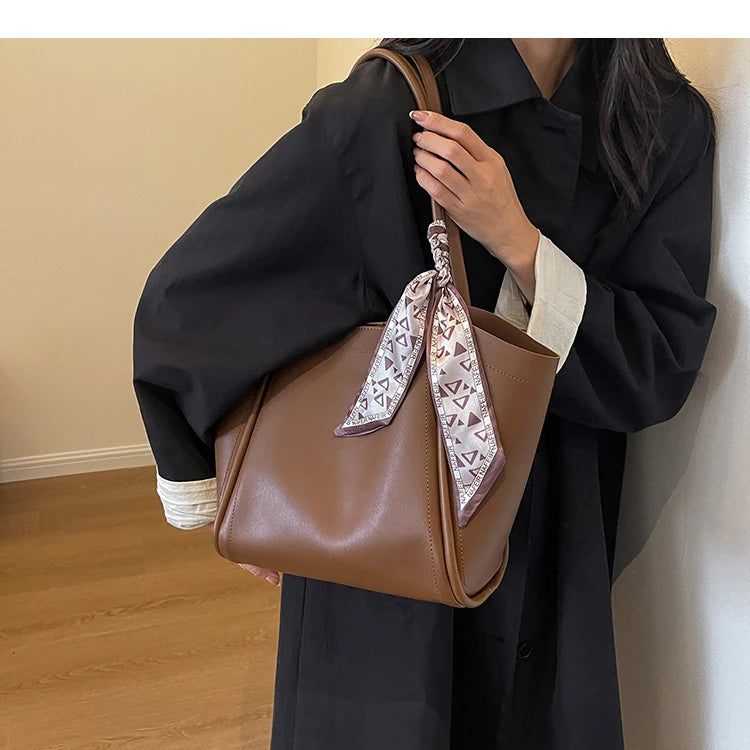 High-end Texture Retro Large-capacity Bag For Women 2023 New Autumn/winter Shoulder Bag Fashionable Tote Bag