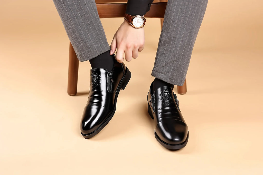 Luxury Men Oxford Shoes Retro Lion Head Zip Men Dress Shoes Office Business Loafer High Quality Men Party Wedding Shoes 2024 New