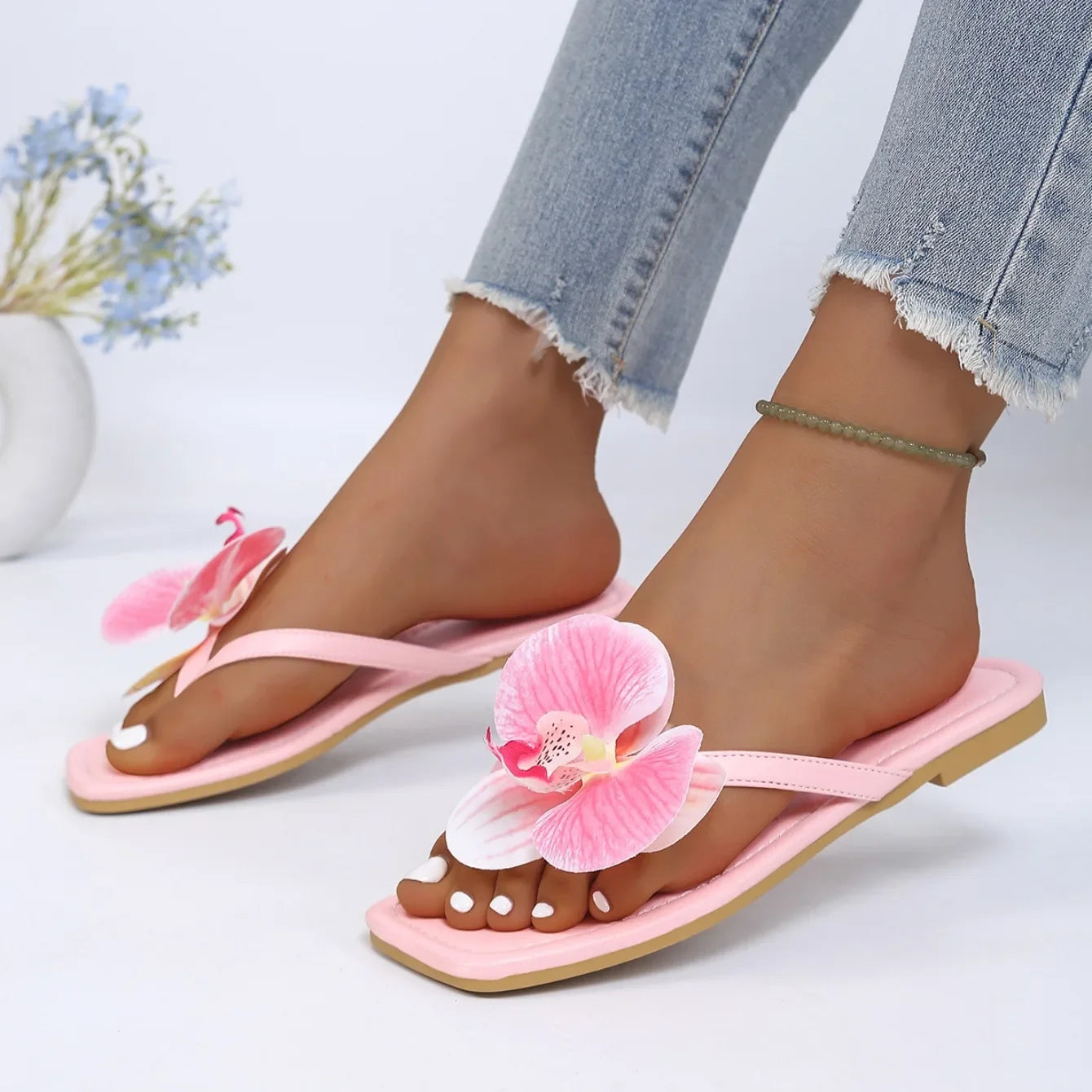 Women Slippers 2026 New Clip Toe Flower Decor Shoes Women Comfort Beach Flip Flops Fashion Square Toe Flat Sandals Slides Women