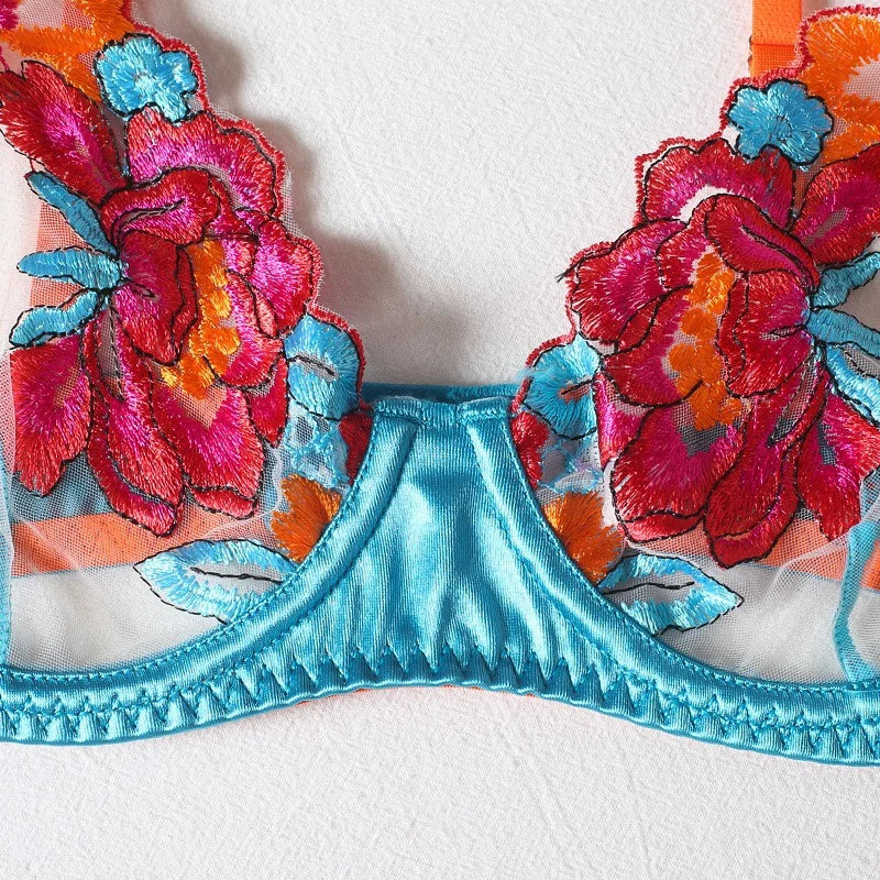 Women's embroidered bras come in underwire bra sets