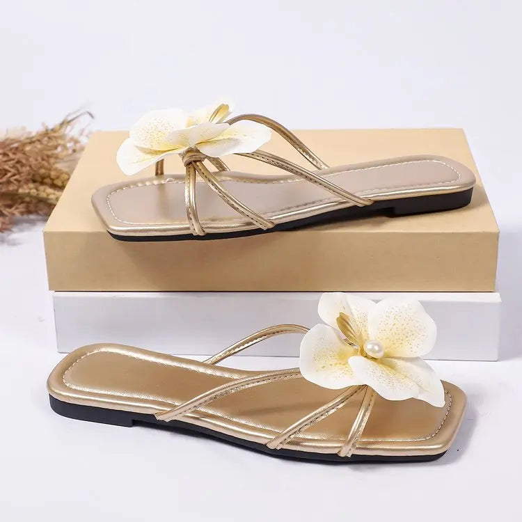 Clip Toe Flower Decor Summer Slippers for Women White Comfort Non Slip Beach Flip Flops Woman Fashion Square Toe Flat Sandals