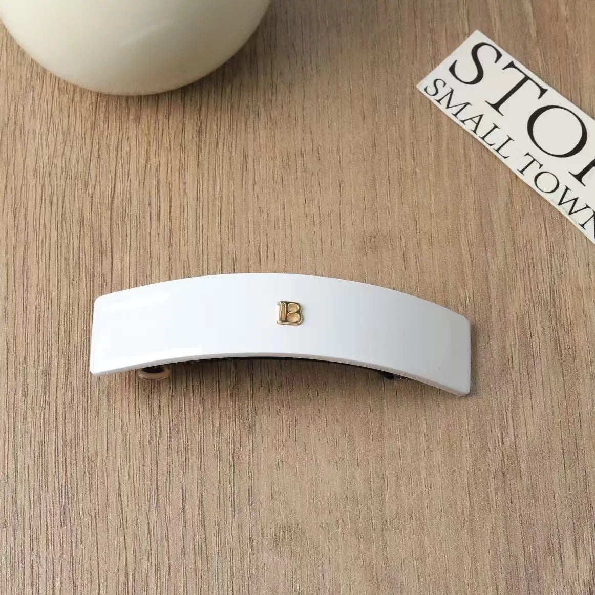 Solid-color Claw Hair Clips. Unique and casual summer family style. Acetate, handmade. High-quality. Fashion-trendy.