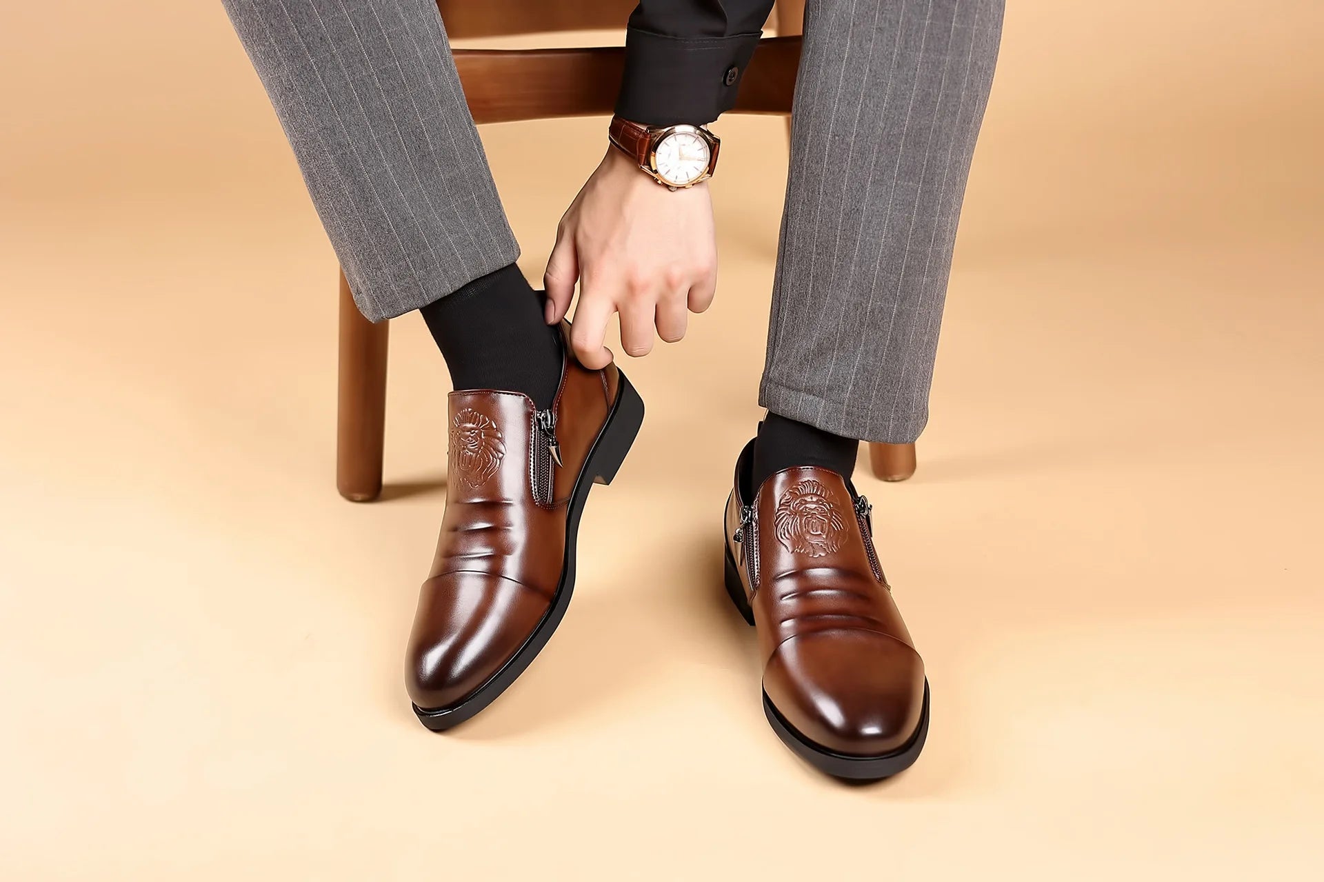 Luxury Men Oxford Shoes Retro Lion Head Zip Men Dress Shoes Office Business Loafer High Quality Men Party Wedding Shoes 2024 New