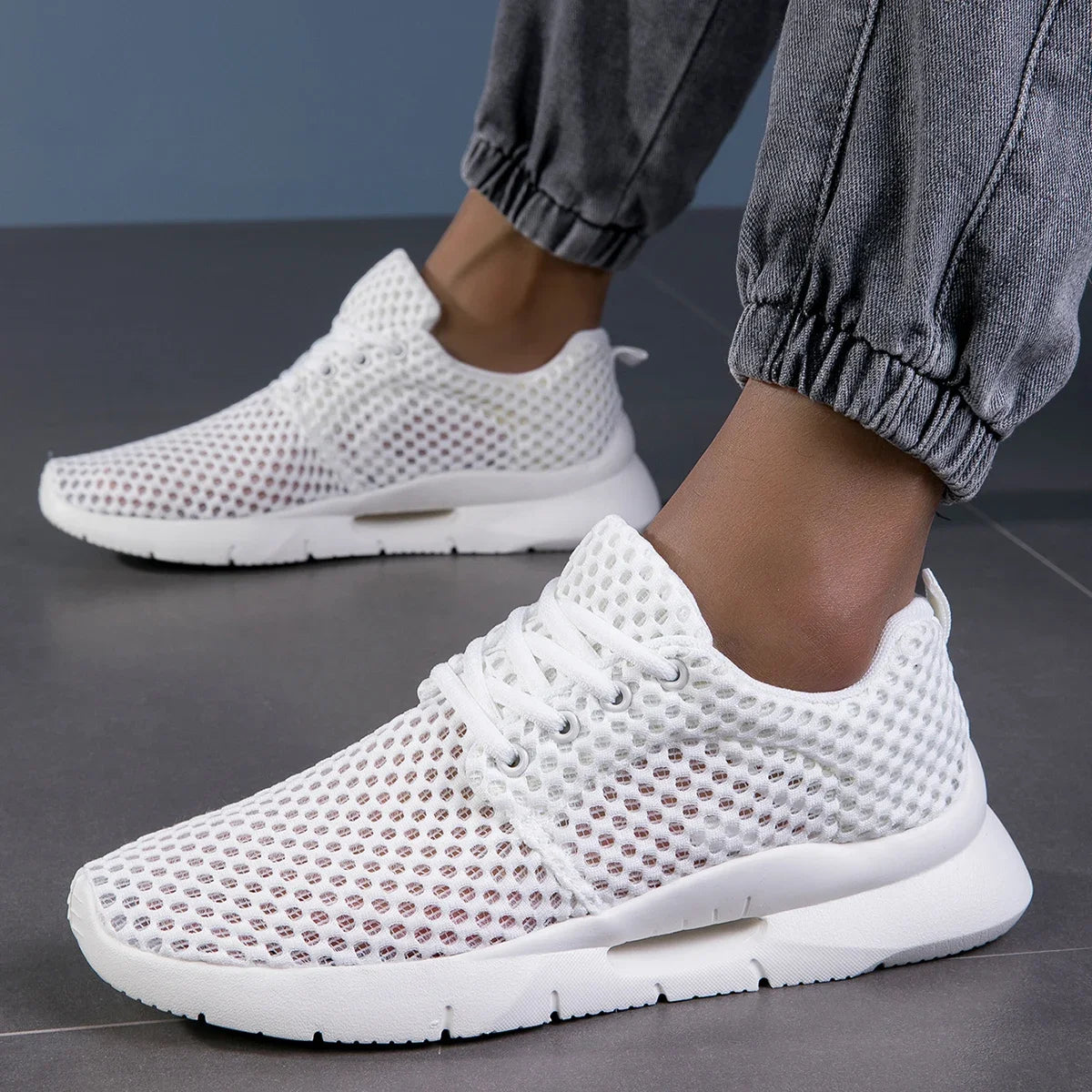 Men's Shoes White Mesh Sneakers New Summer Lightweight Casual Shoes Hiking Comfortable Tennis Shoes Lace Up Outdoor Running Shoe