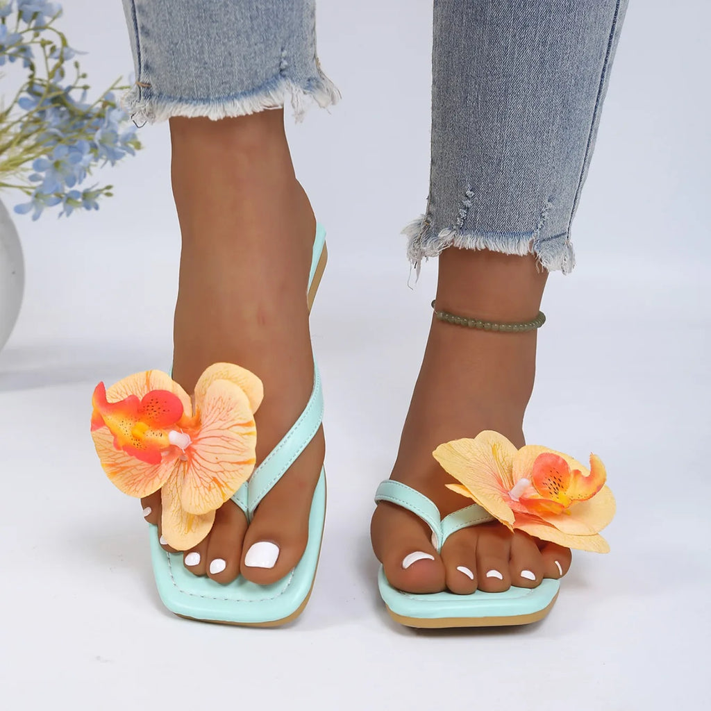 Women's Summer Lightweight Comfortable Flower Embellishment Square Toe Clip-toe Slipper Women Fashionable Casual Beach Sandals