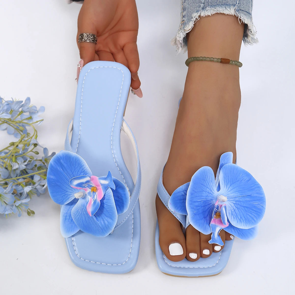 Women Slippers 2026 New Clip Toe Flower Decor Shoes Women Comfort Beach Flip Flops Fashion Square Toe Flat Sandals Slides Women