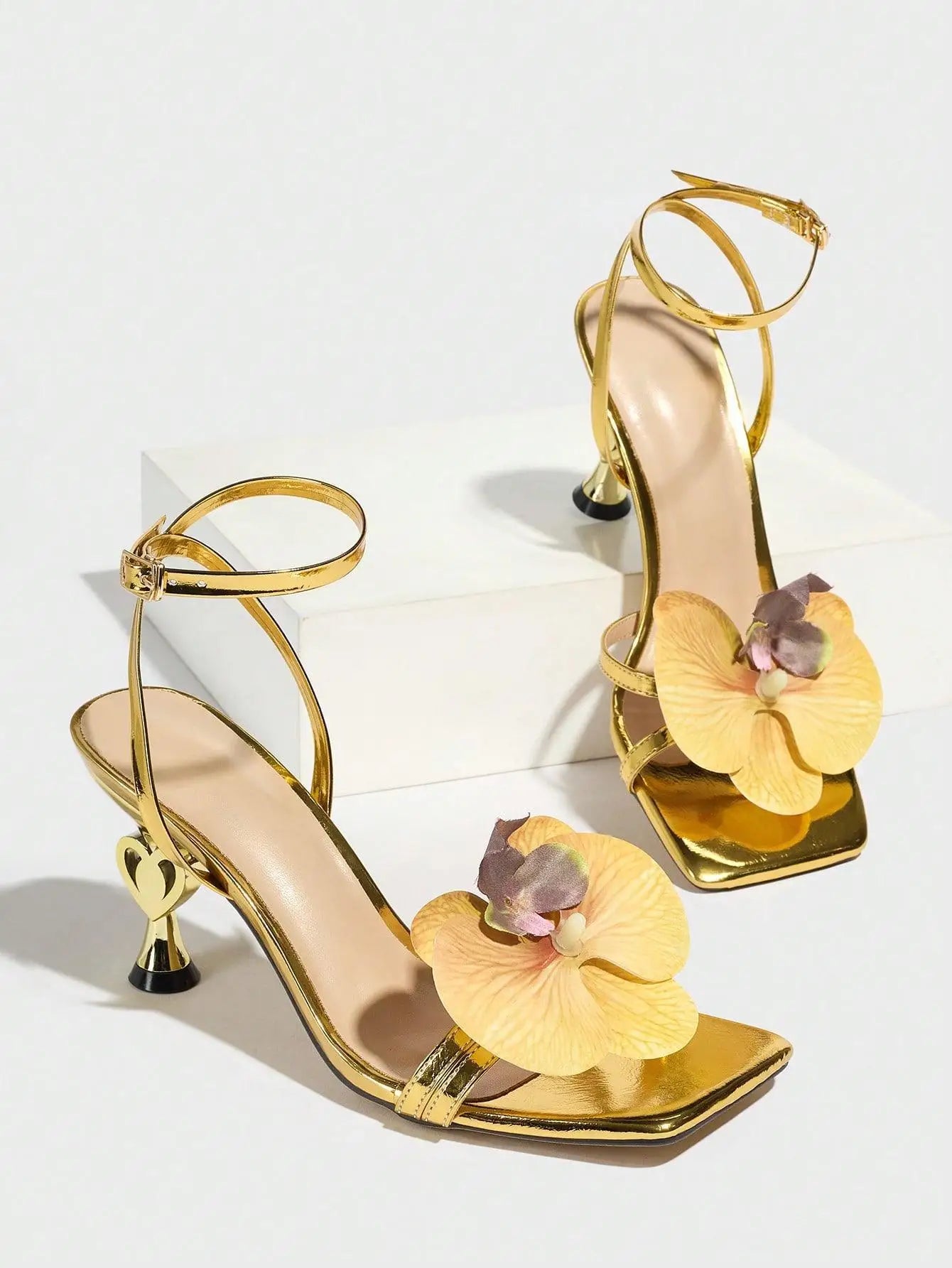 Women's Decorative Orchid Cross Band Ankle Strap Sandals Open Toe Square Head Thin Heel Clogs Fashionable Summer Shoes