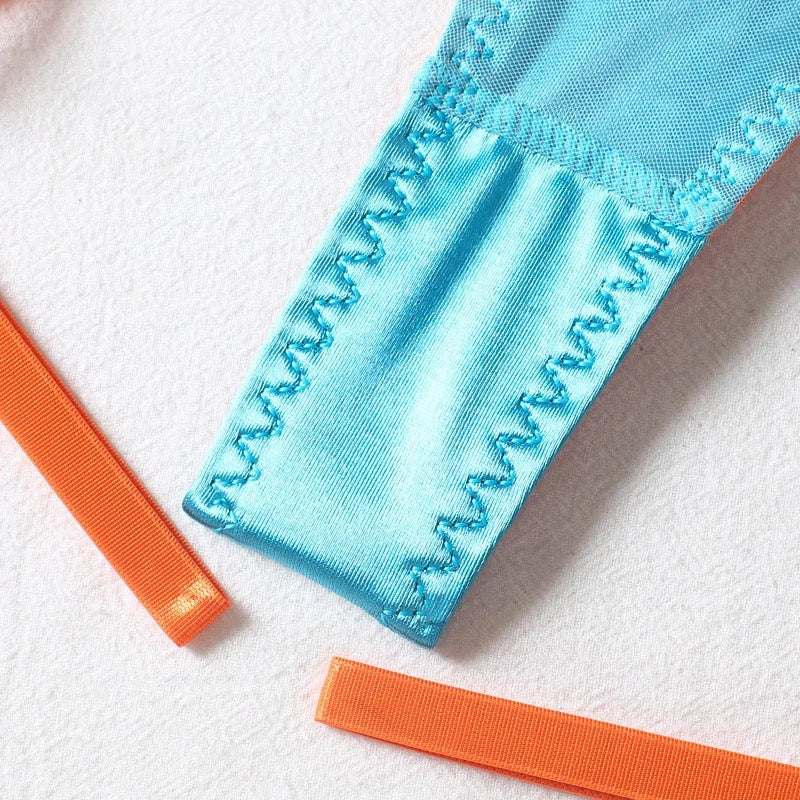 Women's embroidered bras come in underwire bra sets