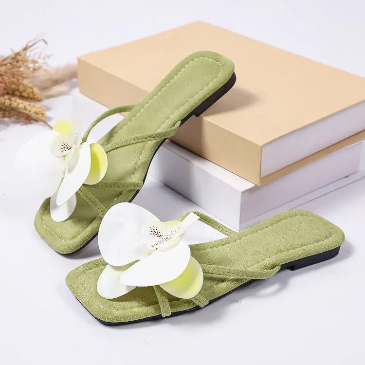 Clip Toe Flower Decor Summer Slippers for Women White Comfort Non Slip Beach Flip Flops Woman Fashion Square Toe Flat Sandals