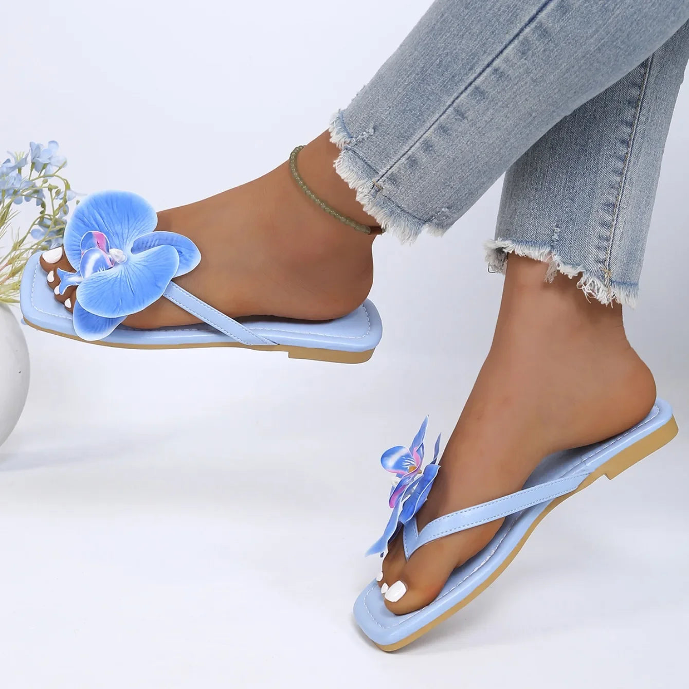 Women Slippers Fashion Square Toe Flat Sandals Slides Women Clip Toe Flower Decor Summer Shoes Women Comfort Beach Flip Flops