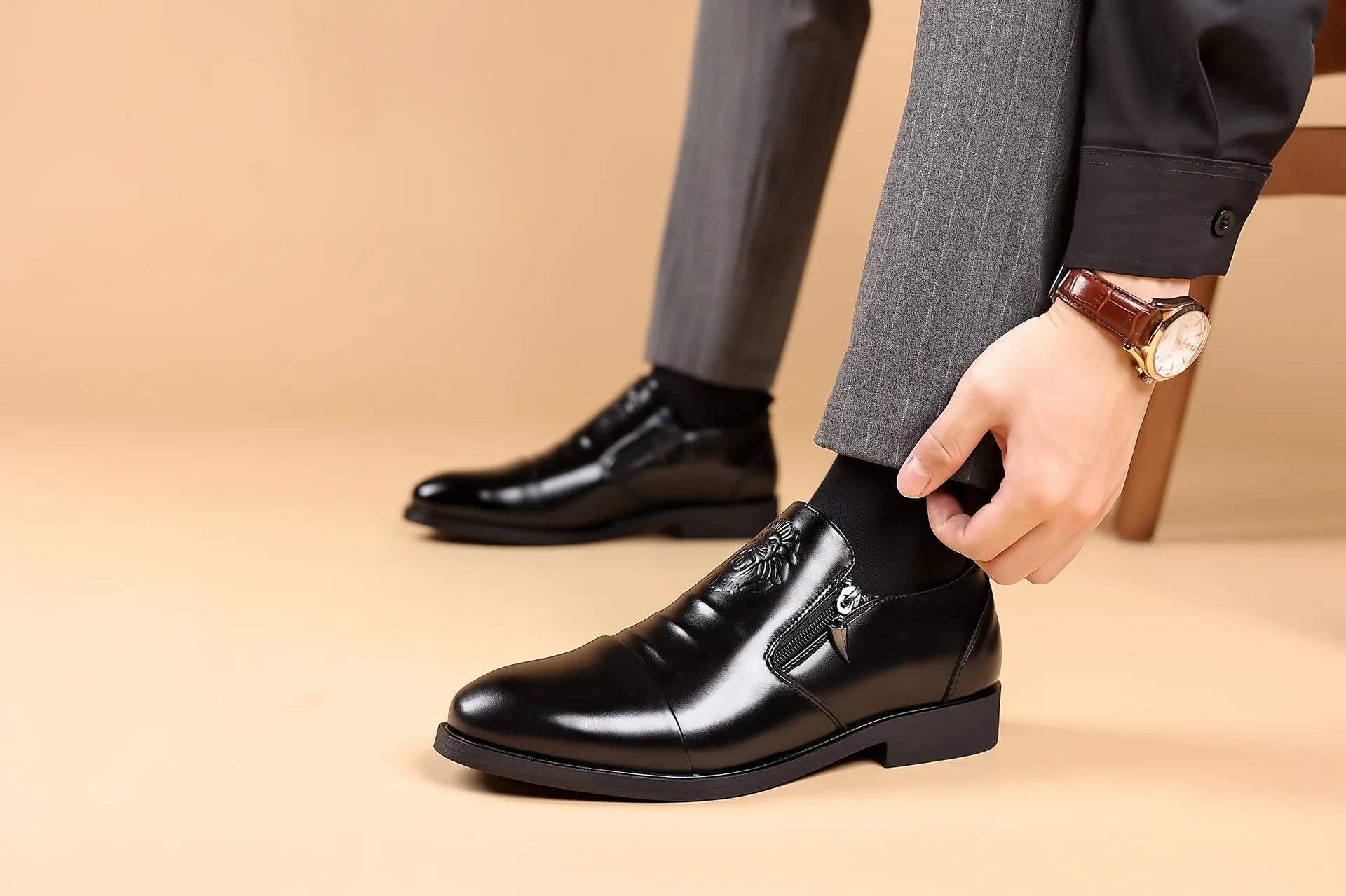 Luxury Men Oxford Shoes Retro Lion Head Zip Men Dress Shoes Office Business Loafer High Quality Men Party Wedding Shoes 2024 New