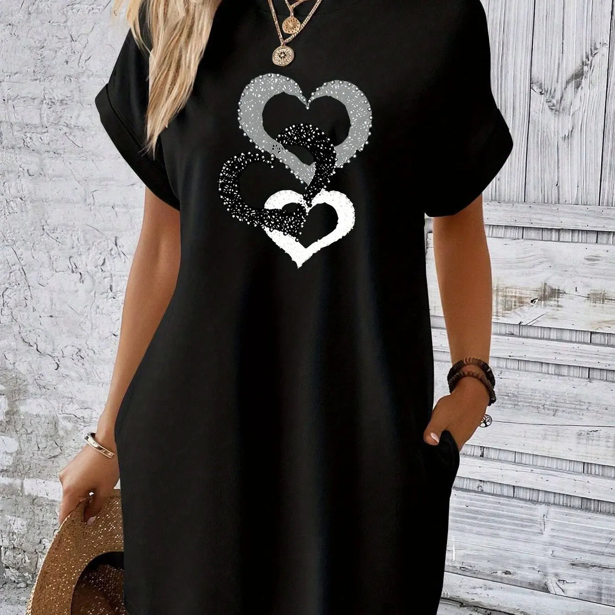 Women's heart-shaped printed pocket dress, casual round neck short sleeved dress for spring and summer women's wear