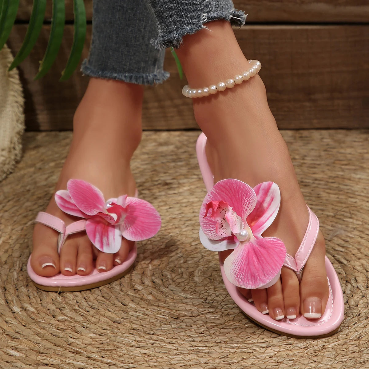 Women Slippers Comfort Non Slip Beach Flip Flops Clip Toe Flower Decor Summer Shoes for Women Fashion Flat Sandals Slides Women