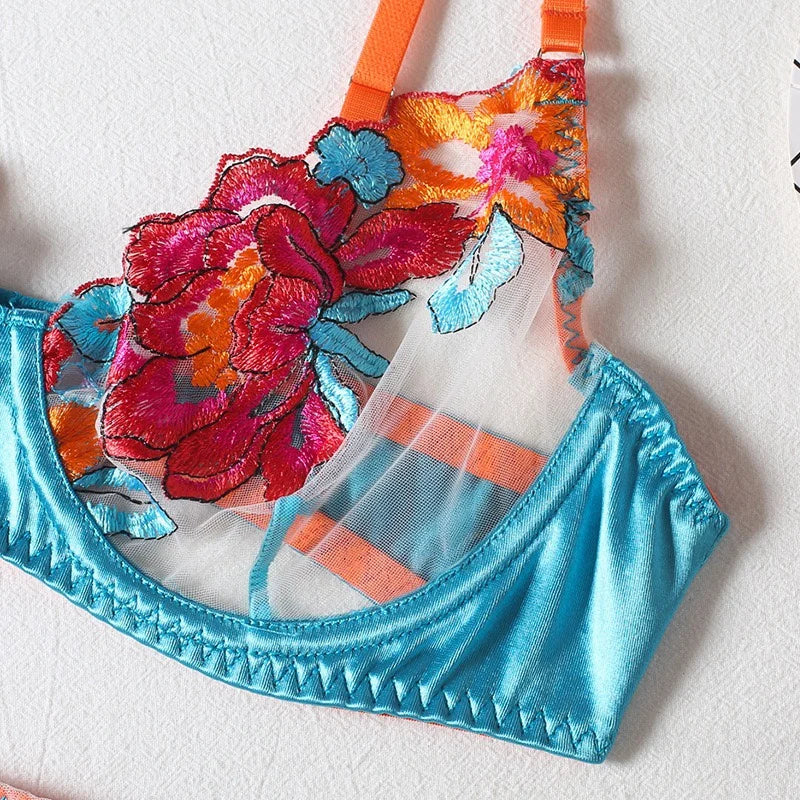 Women's embroidered bras come in underwire bra sets