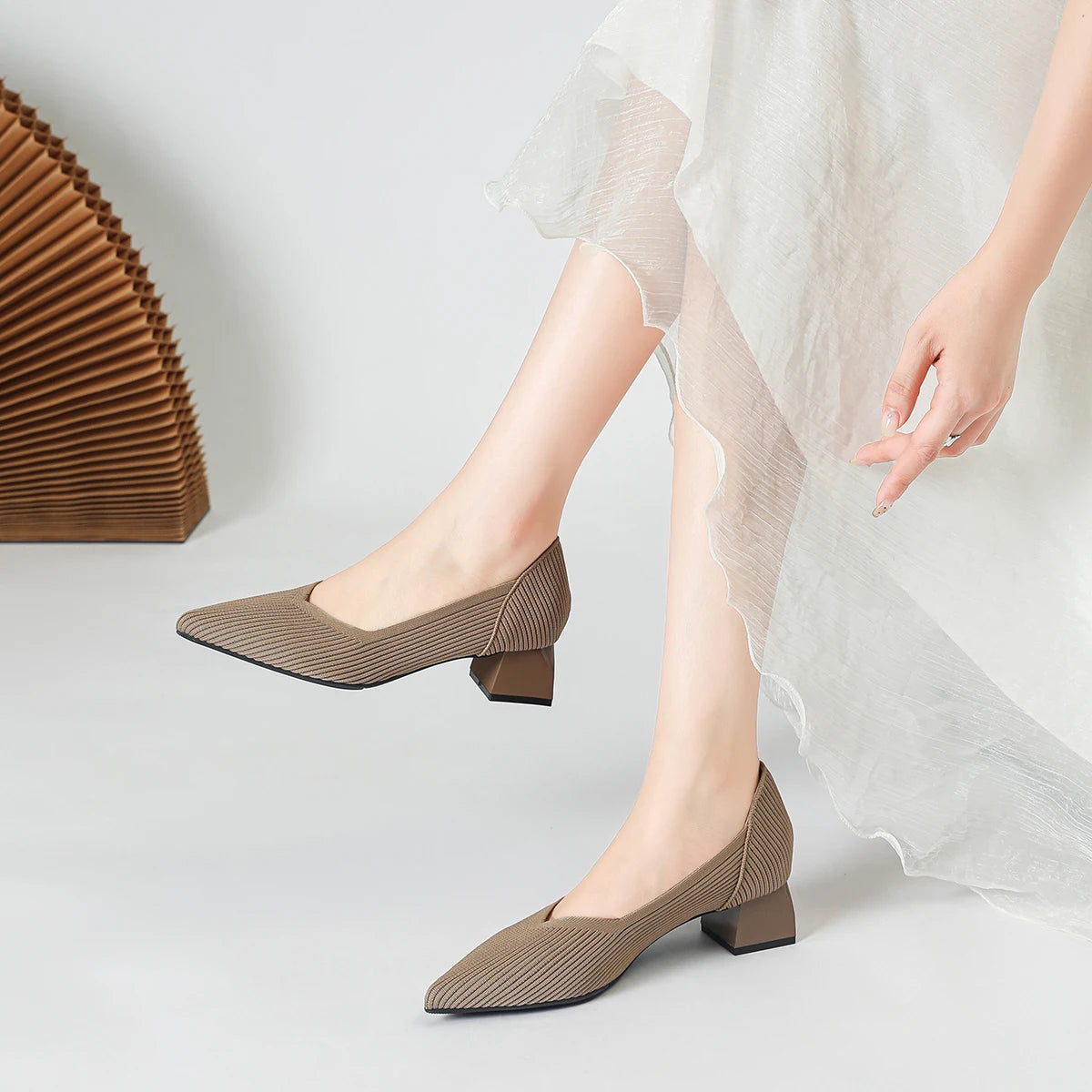 2026 New Women's High Heels Large 42/43 Fashion Pointed Anti slip Rubber Bottom Knitted Breathable Shoes