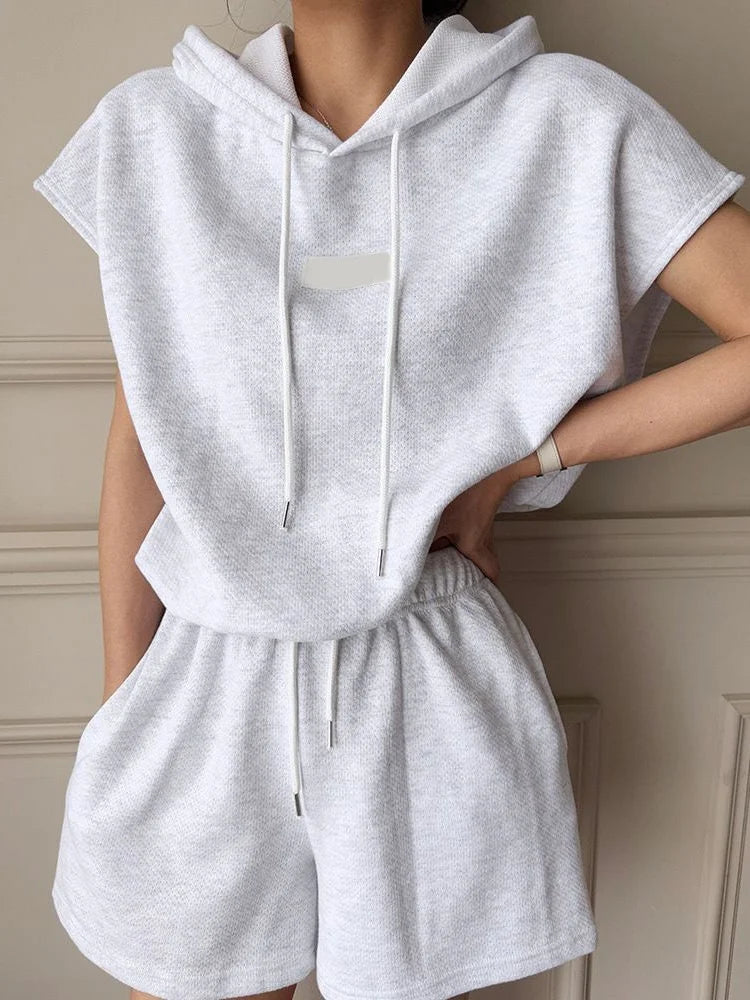 Women's Casual Sportswear Set with Hat Short Sleeve High Waist Wide Leg Shorts Fashionable Two-Piece Summer Outfit