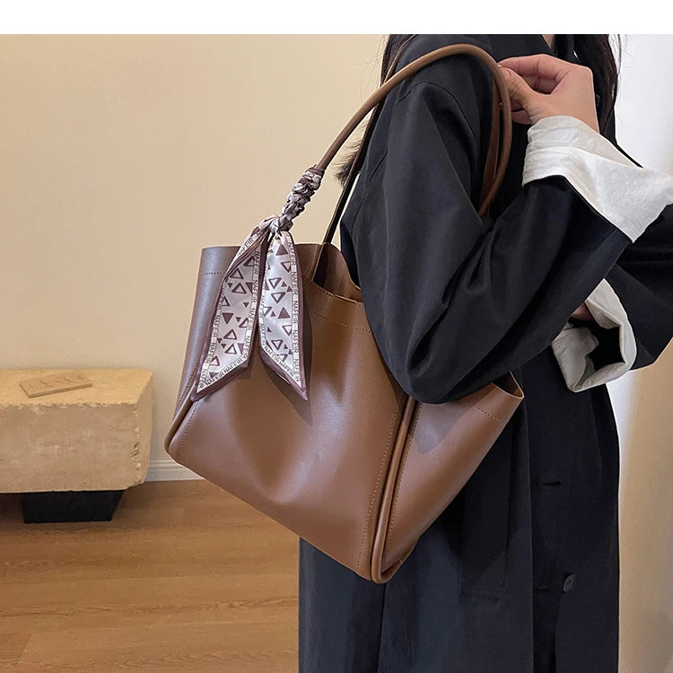 High-end Texture Retro Large-capacity Bag For Women 2023 New Autumn/winter Shoulder Bag Fashionable Tote Bag