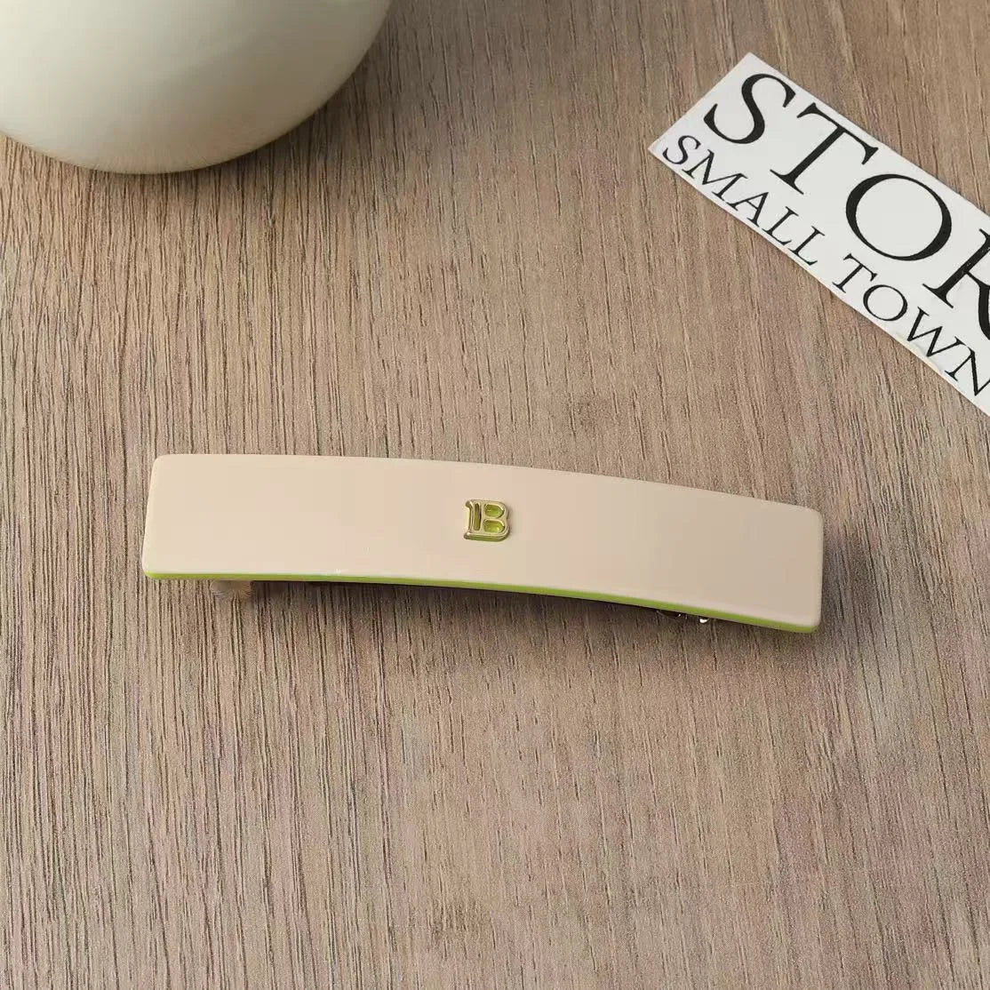 Solid-color Claw Hair Clips. Unique and casual summer family style. Acetate, handmade. High-quality. Fashion-trendy.
