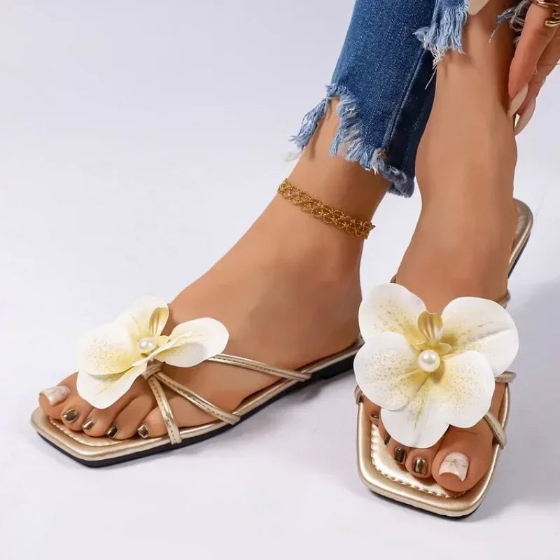 Clip Toe Flower Decor Summer Slippers for Women White Comfort Non Slip Beach Flip Flops Woman Fashion Square Toe Flat Sandals