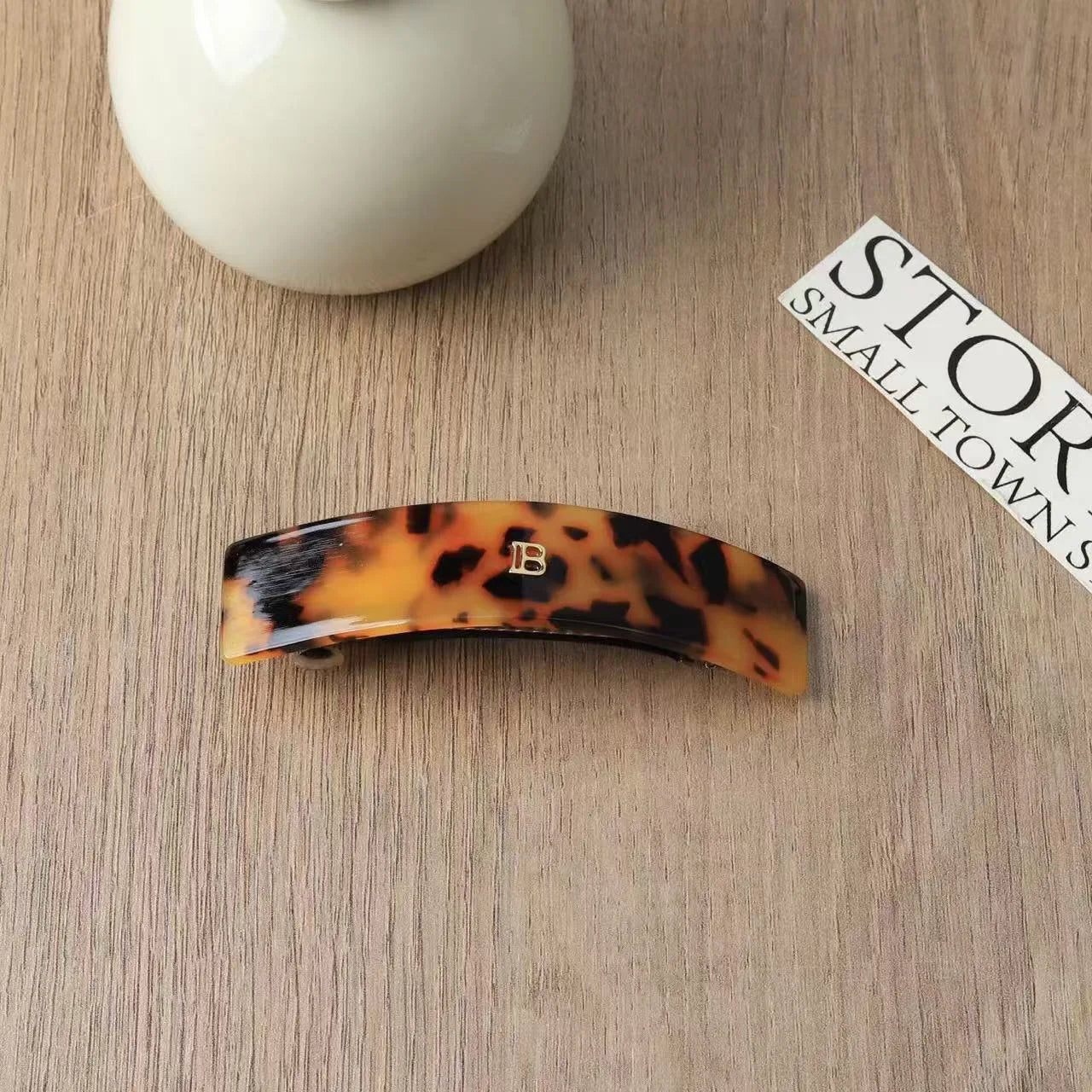 Solid-color Claw Hair Clips. Unique and casual summer family style. Acetate, handmade. High-quality. Fashion-trendy.