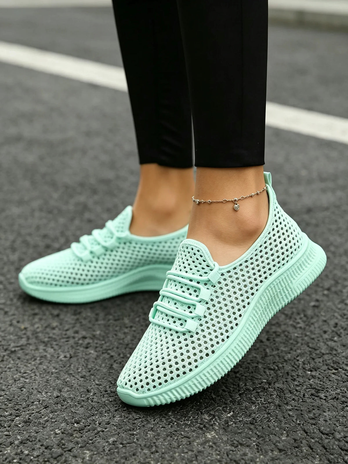 Women's Breathable Mesh Sneakers,  Slip-On Casual Shoes for Summer, Soft-Soled Non-Slip Daily Walking and Commuting Shoes