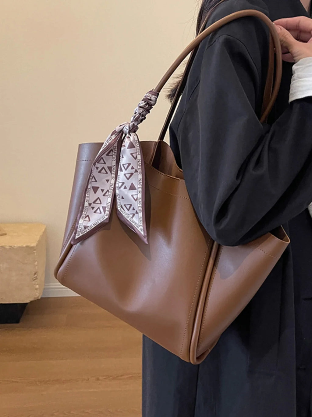 High-end Texture Retro Large-capacity Bag For Women 2023 New Autumn/winter Shoulder Bag Fashionable Tote Bag