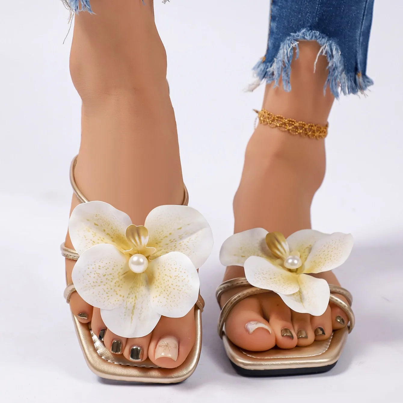 Square Open Toe Comfortable Lightweight Flower Embellishment Beach Style Fashionable Casual Slippers for Women New Summer 2026