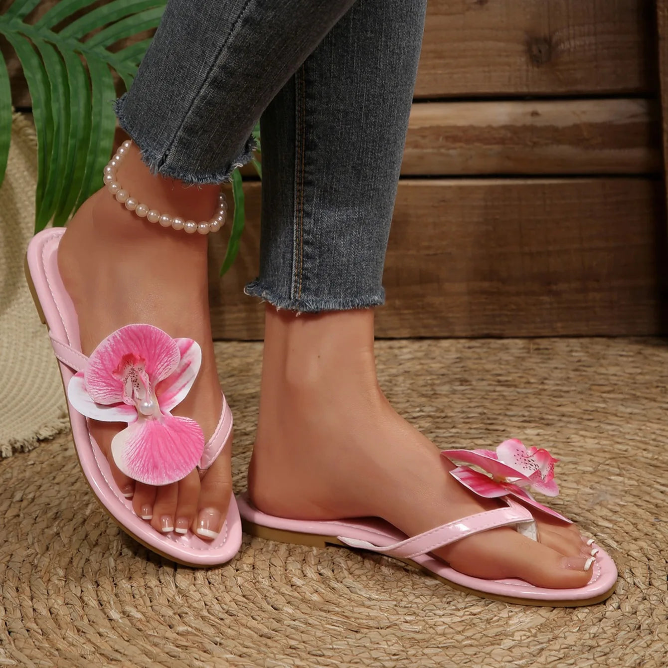 Women Slippers Comfort Non Slip Beach Flip Flops Clip Toe Flower Decor Summer Shoes for Women Fashion Flat Sandals Slides Women