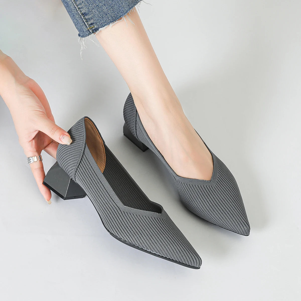 2026 New Women's High Heels Large 42/43 Fashion Pointed Anti slip Rubber Bottom Knitted Breathable Shoes