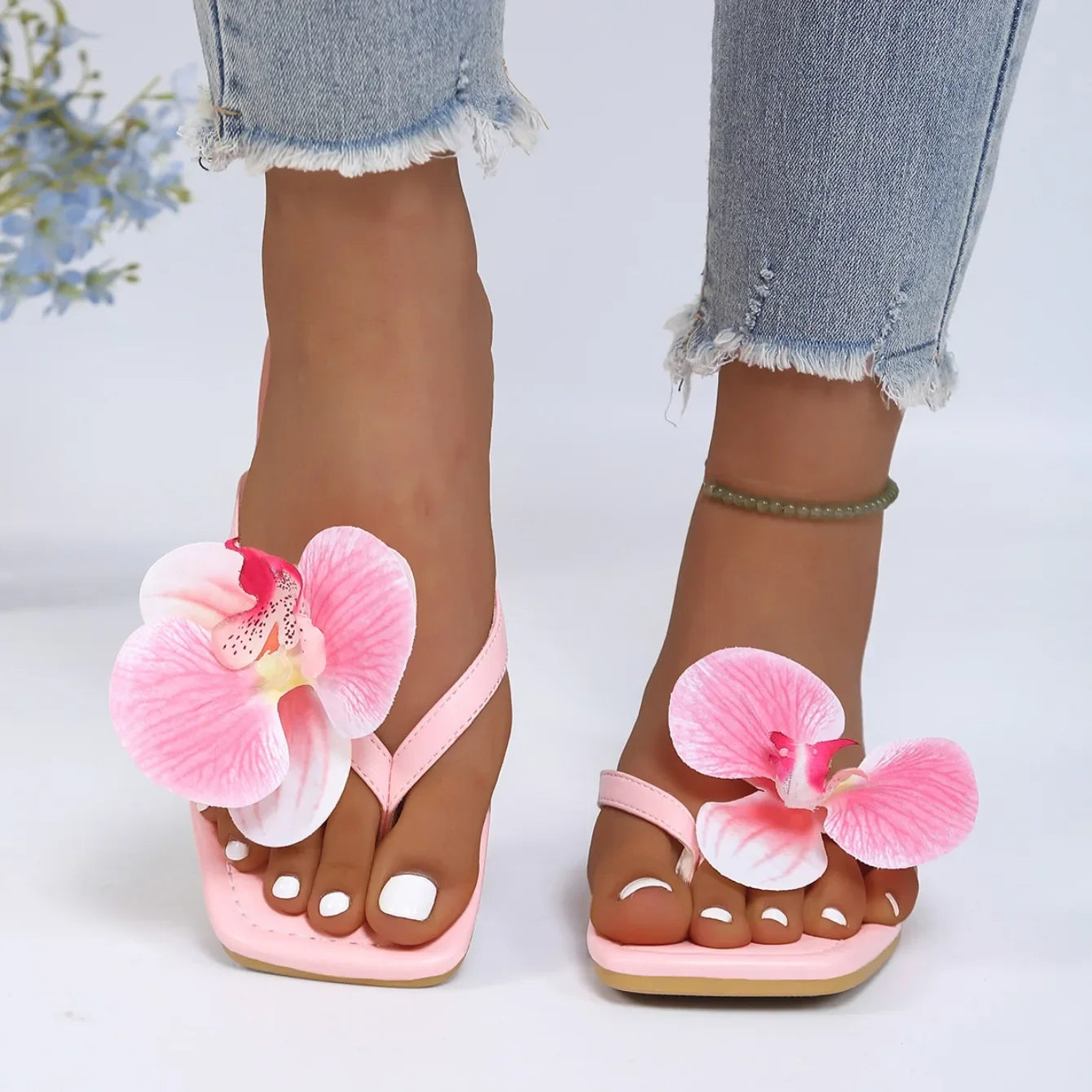 Women Slippers Fashion Square Toe Flat Sandals Slides Women Clip Toe Flower Decor Summer Shoes Women Comfort Beach Flip Flops