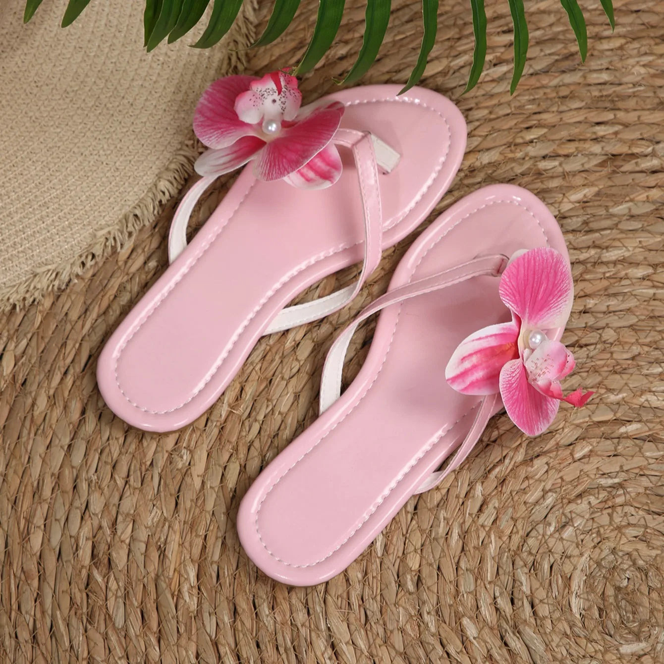 Women Slippers Comfort Non Slip Beach Flip Flops Clip Toe Flower Decor Summer Shoes for Women Fashion Flat Sandals Slides Women