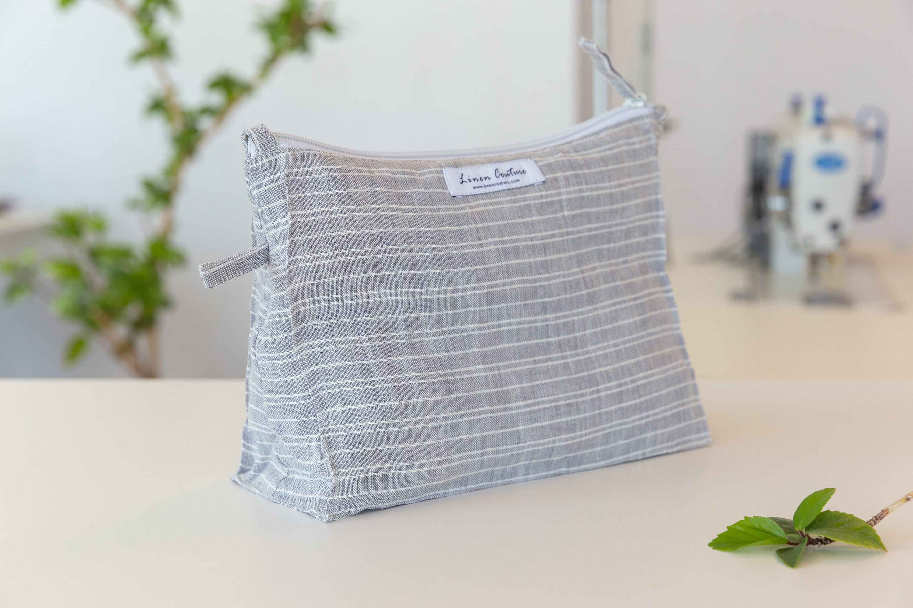 Melange Burgundy linen large makeup bag | 44391332